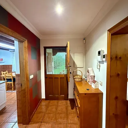 Con Zona De Asador En Quijas Holiday home *