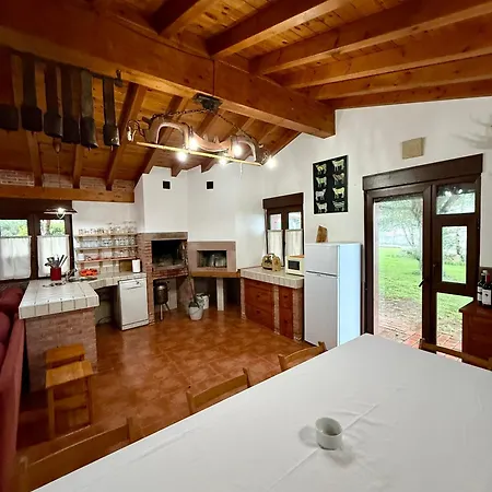 Con Zona De Asador En Quijas Valles (Reocin)