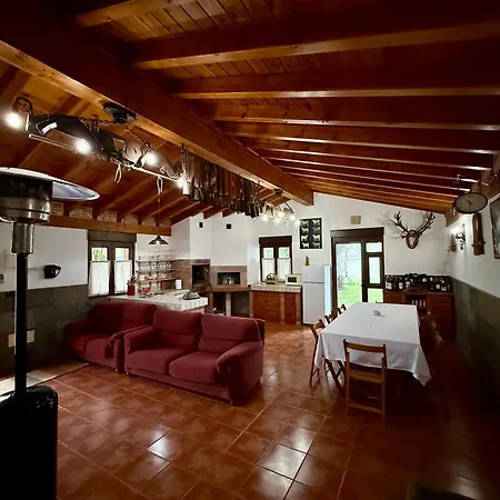 Con Zona De Asador En Quijas