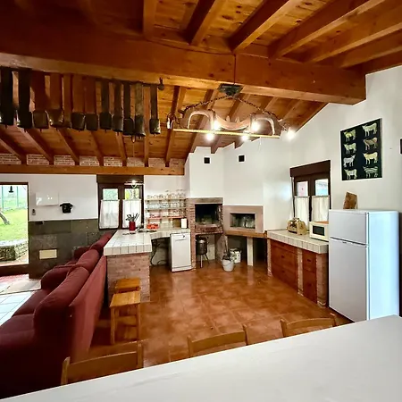 Ferienhaus Con Zona De Asador En Quijas