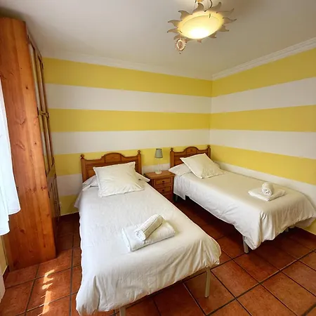 Con Zona De Asador En Quijas Holiday home *