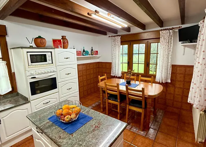 Con Zona De Asador En Quijas Holiday home *