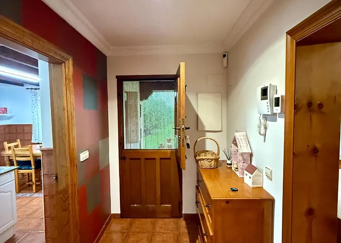 Con Zona De Asador En Quijas Holiday home *