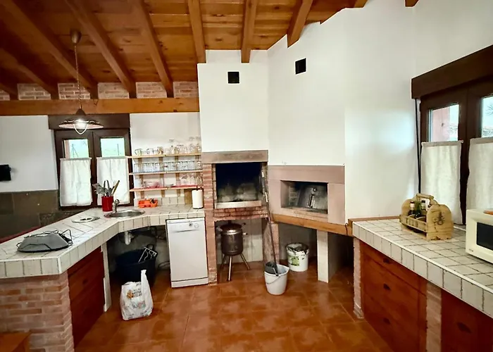 Con Zona De Asador En Quijas Holiday home