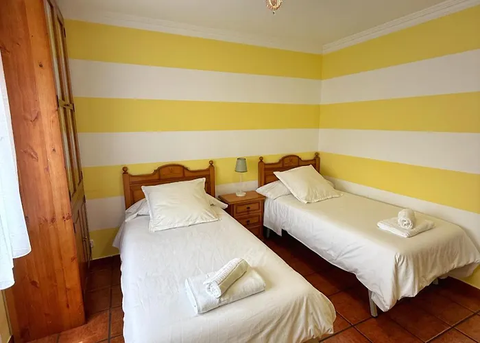 Con Zona De Asador En Quijas Holiday home *