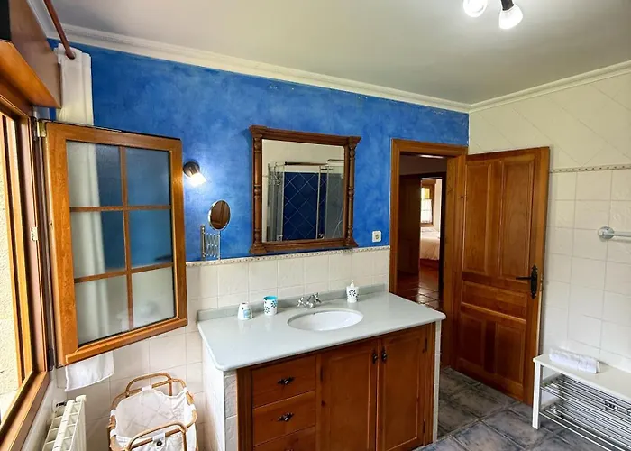 Con Zona De Asador En Quijas Holiday home